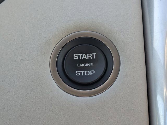 Used 2025 Land Rover Discovery S image 25