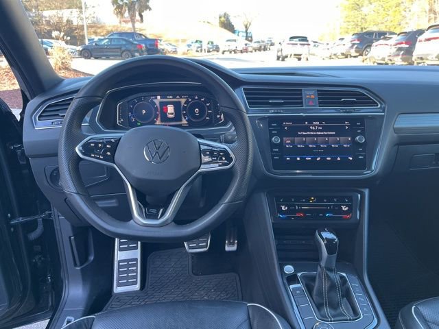 Used 2024 Volkswagen Tiguan SEL R-Line image 18
