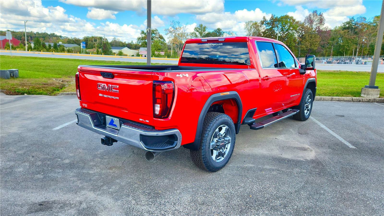 Used 2025 GMC Sierra 2500 SLE image 4