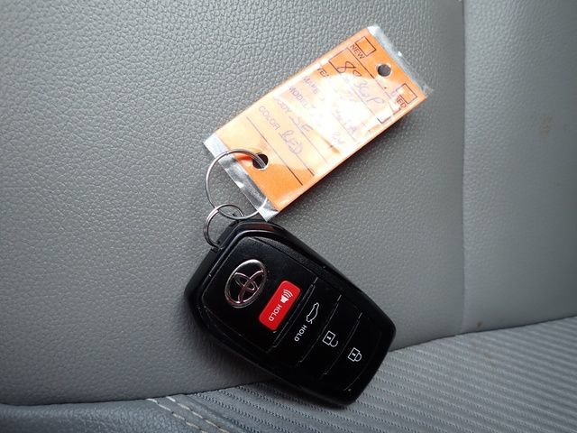 Used 2025 Toyota Camry SE FWD image 31