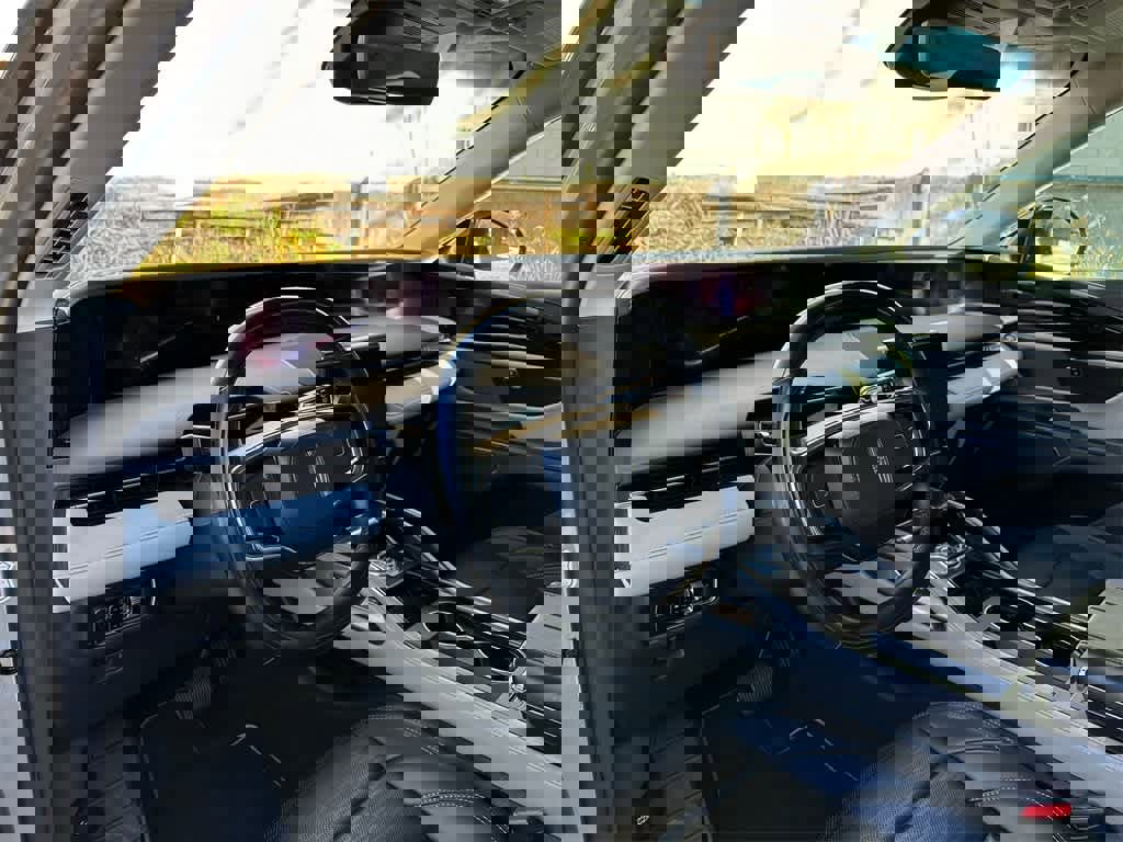 Used 2024 Lincoln Nautilus Reserve image 2