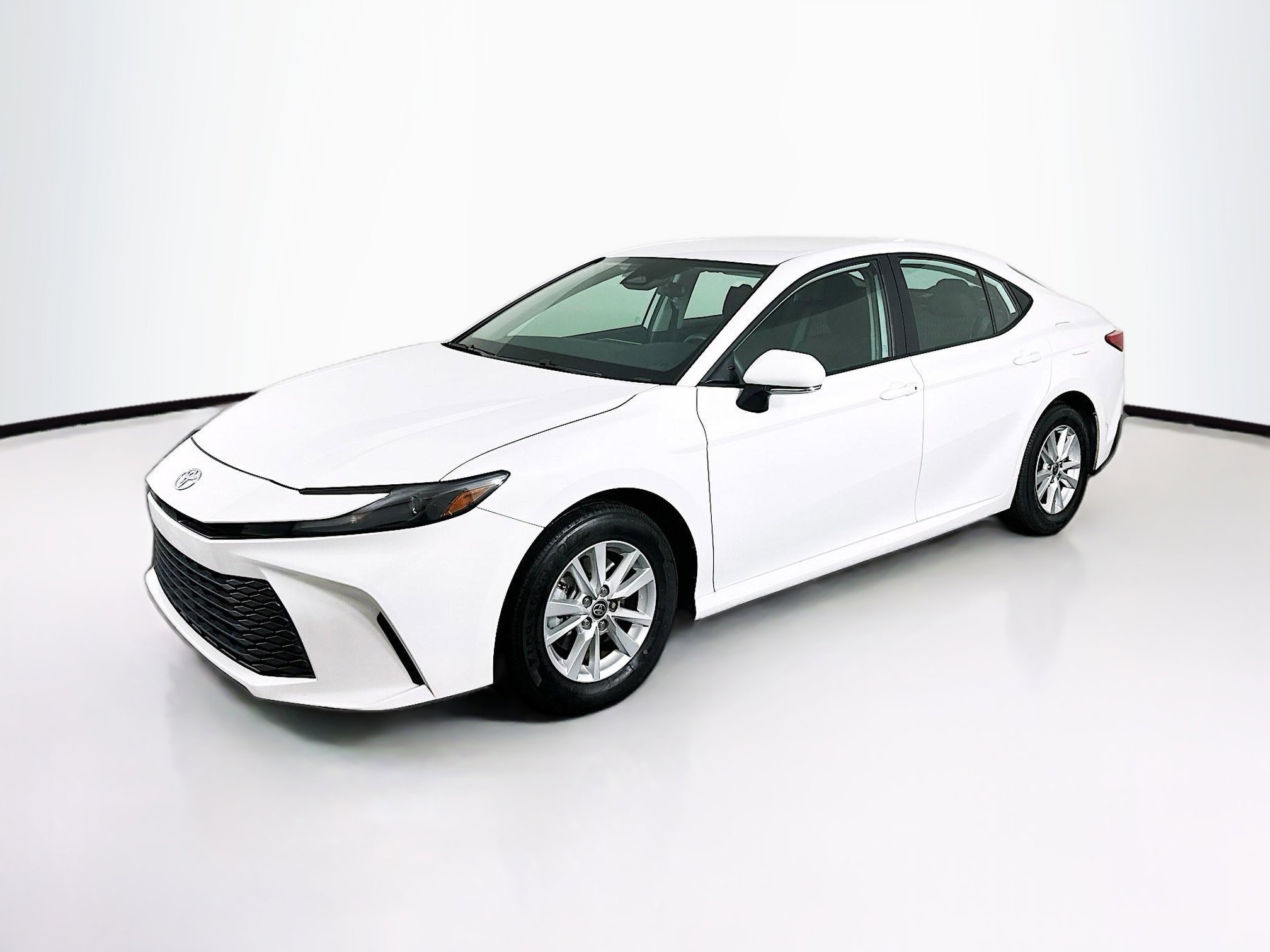 Used 2025 Toyota Camry LE image 3