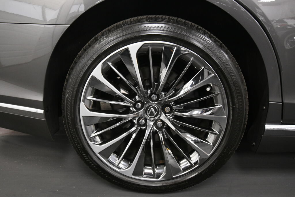 Used 2023 Lexus LS 500 AWD w/ Interior Upgrade Package image 33