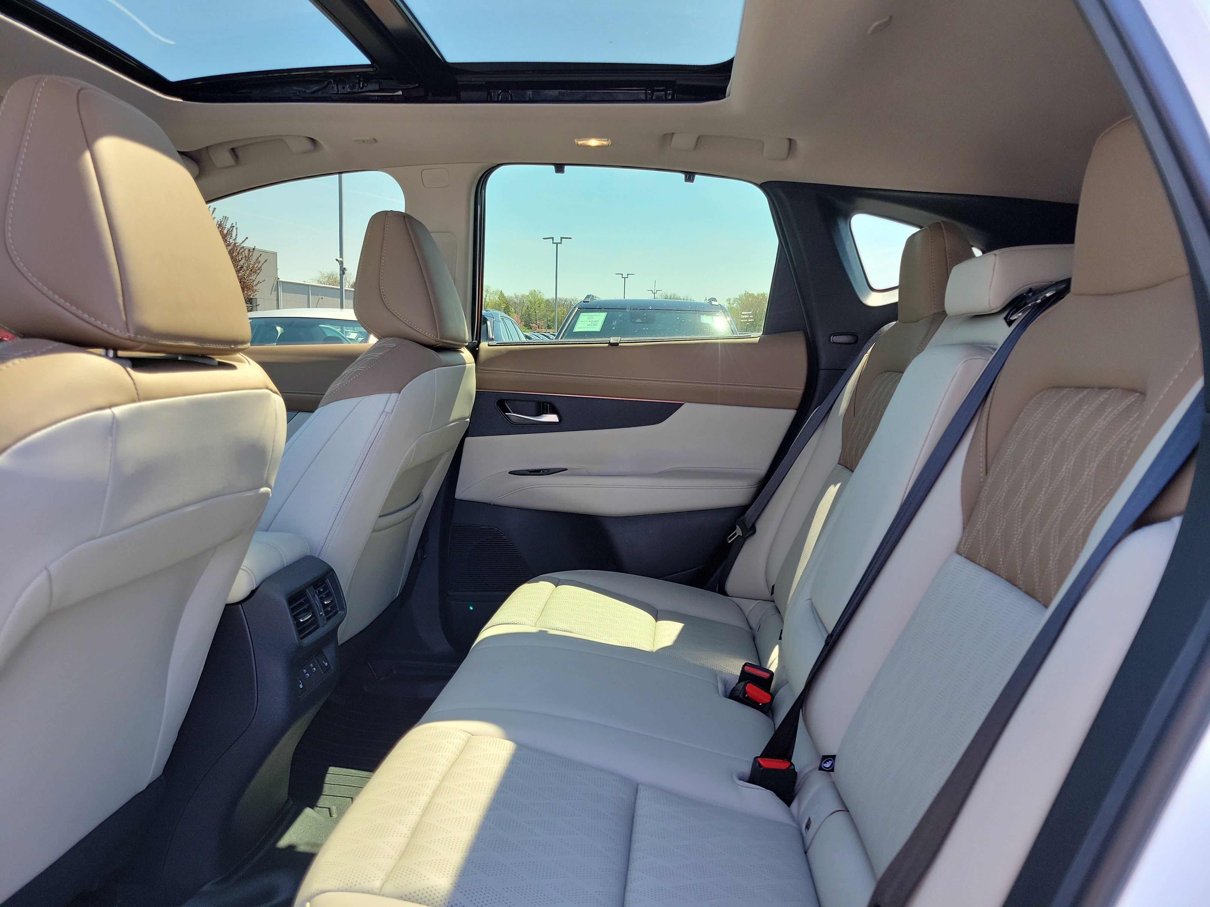 Certified 2025 Nissan Murano Platinum w/ Cargo Package image 11