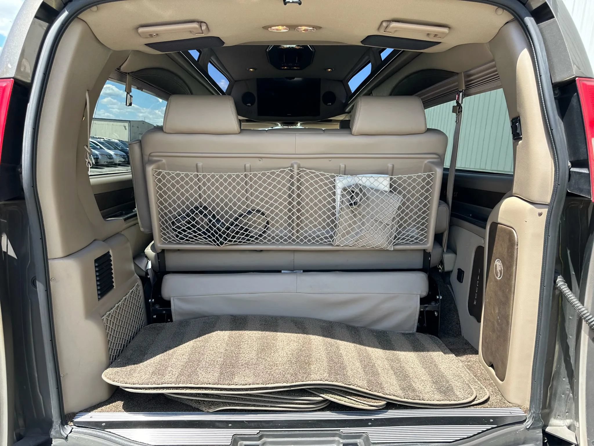 Used 2015 Chevrolet Express 2500 Extended RWD image 9