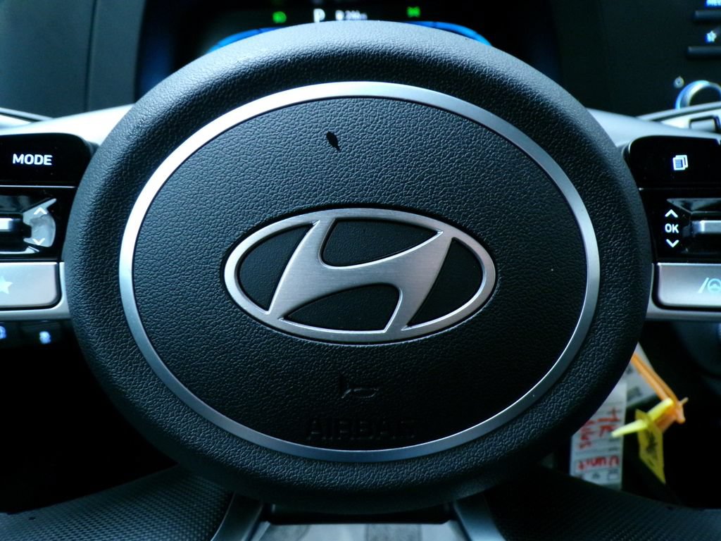 Certified 2025 Hyundai Elantra SE FWD image 31