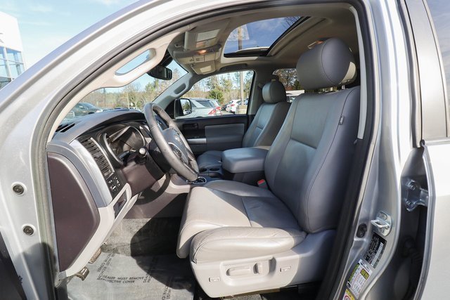 Used 2018 Toyota Sequoia SR5 image 26