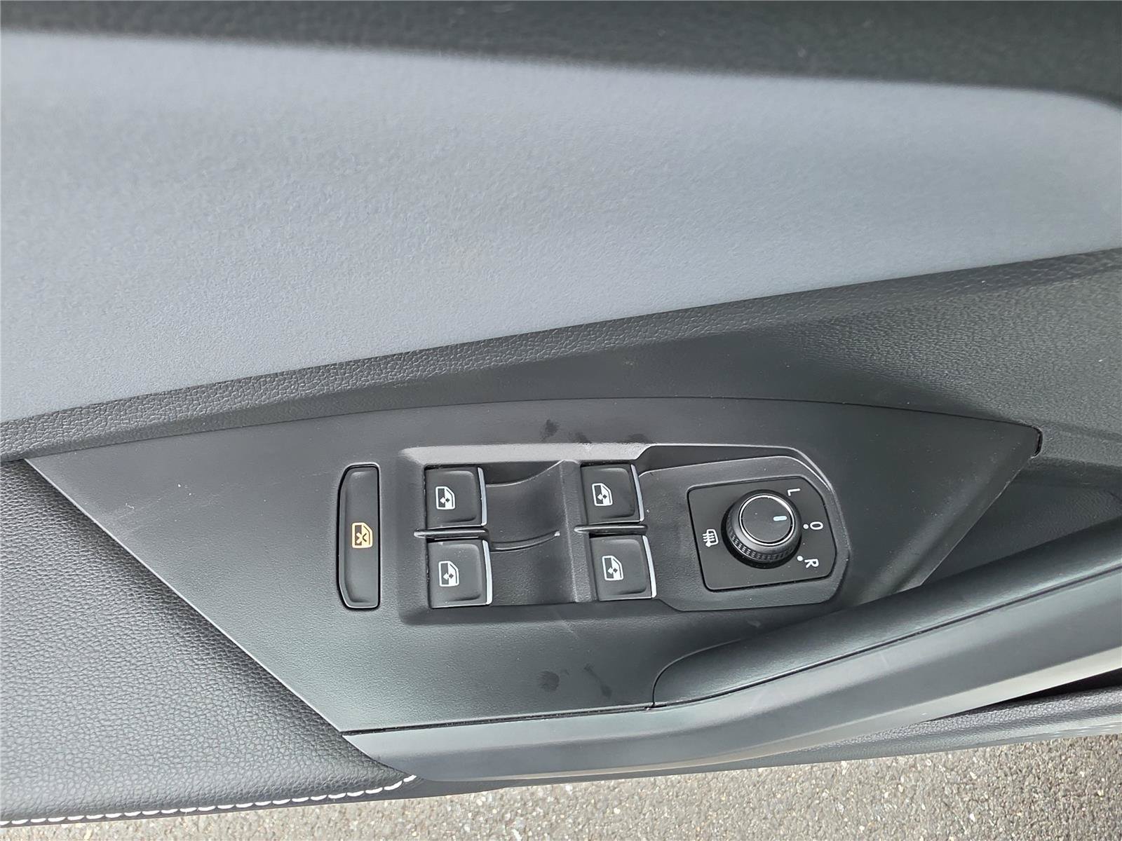 New 2026 Volkswagen Jetta SE FWD image 13