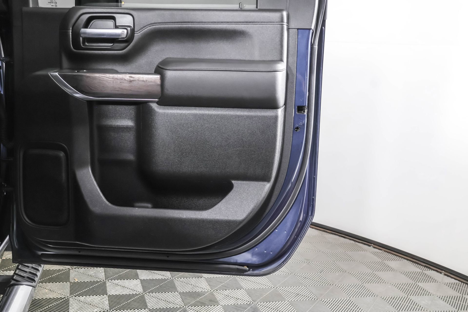 Used 2020 Chevrolet Silverado 2500 LTZ w/ LTZ Premium Package image 48