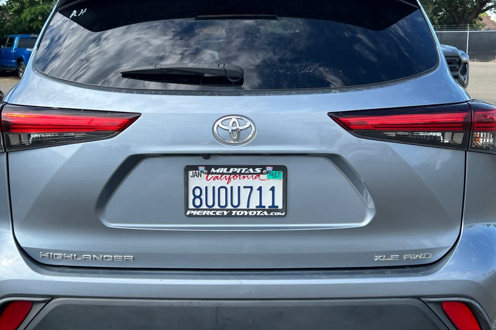 Used 2021 Toyota Highlander XLE AWD/4WD image 19