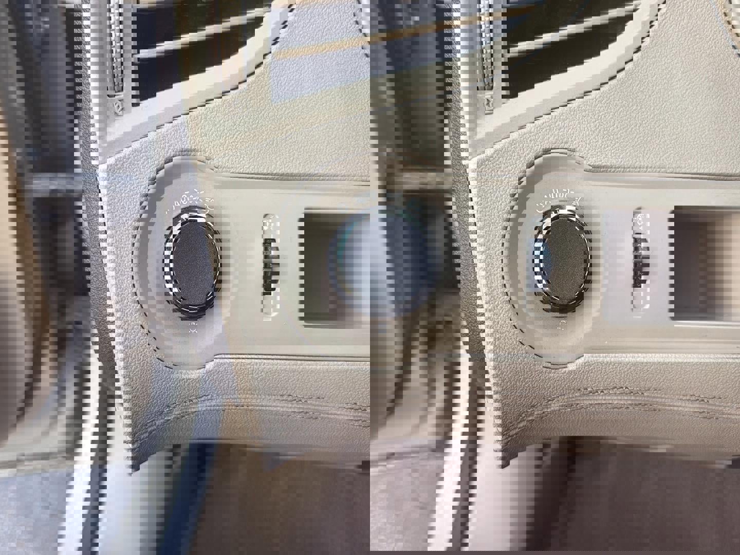 Used 2013 Buick LaCrosse image 17