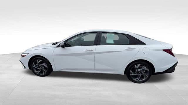 Used 2025 Hyundai Elantra Sport FWD image 3