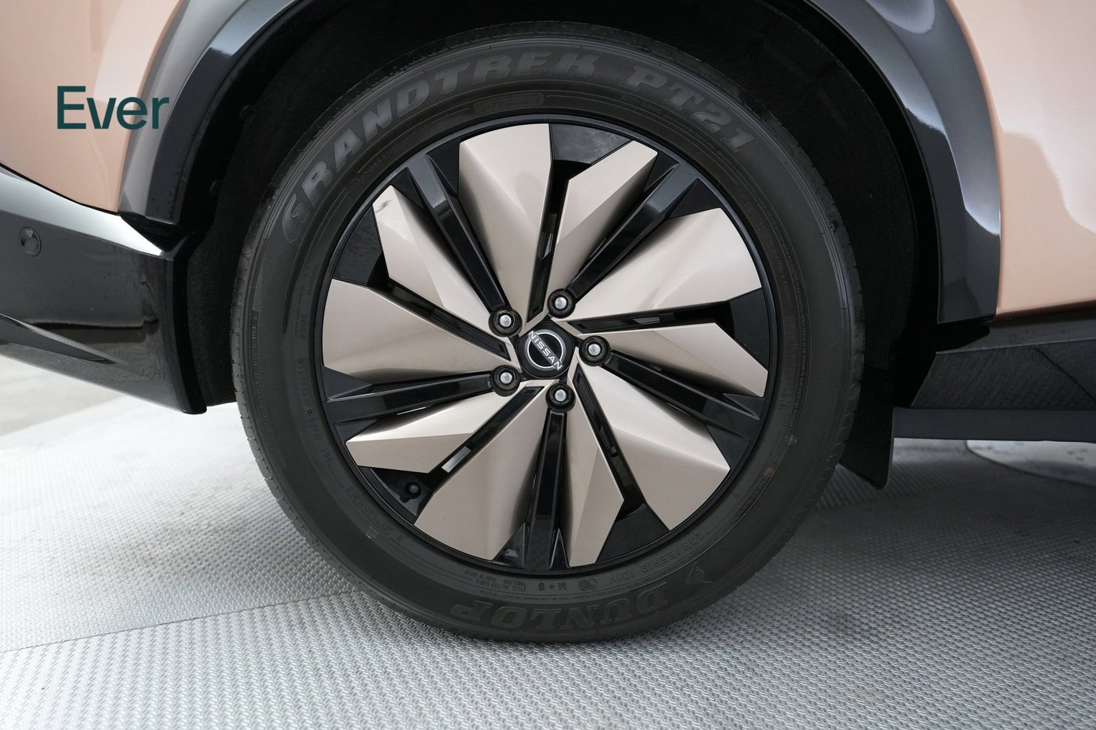 Used 2024 Nissan Ariya AWD image 17