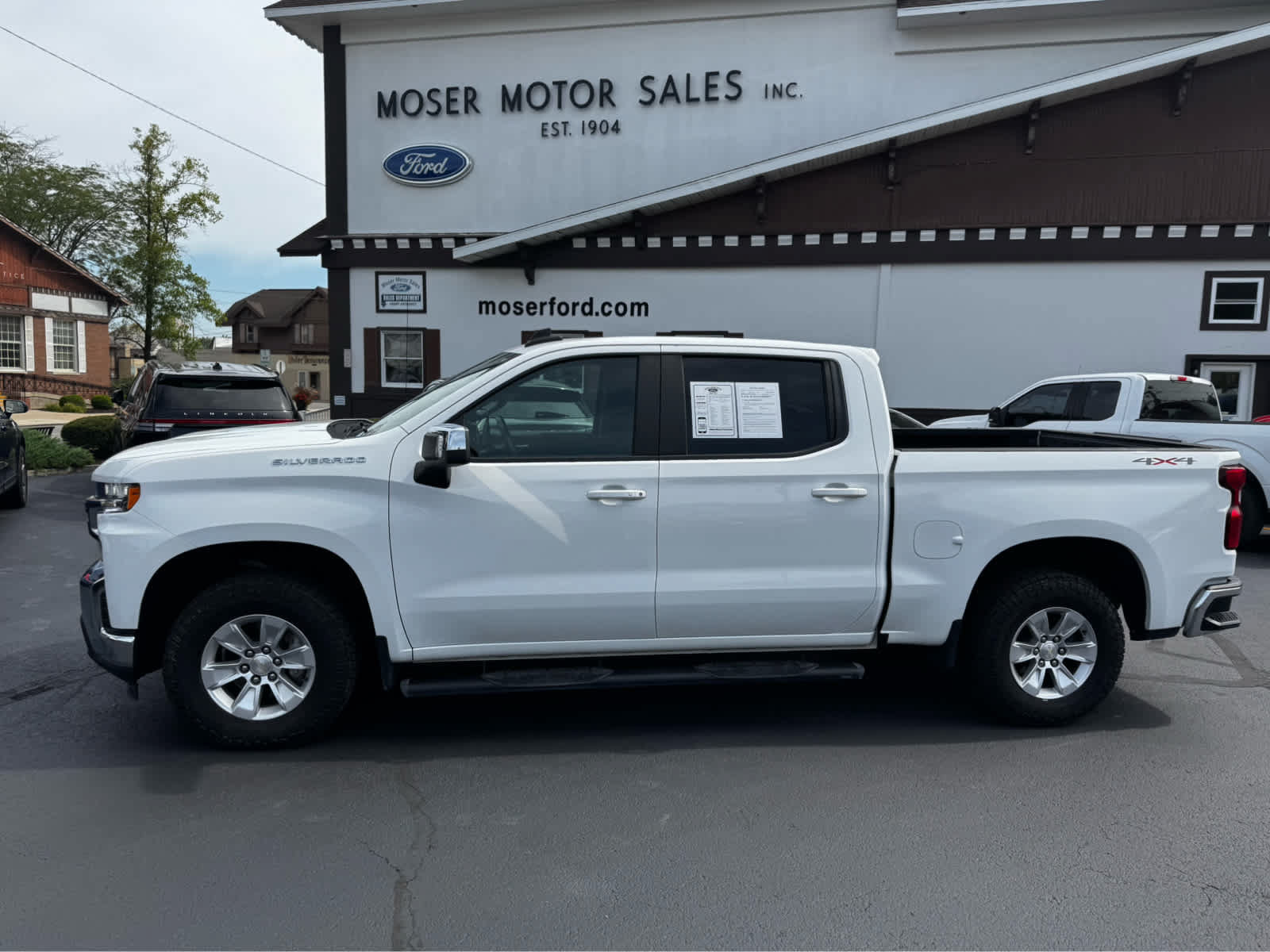 Used 2021 Chevrolet Silverado 1500 LT w/ Safety Package II AWD/4WD image 1