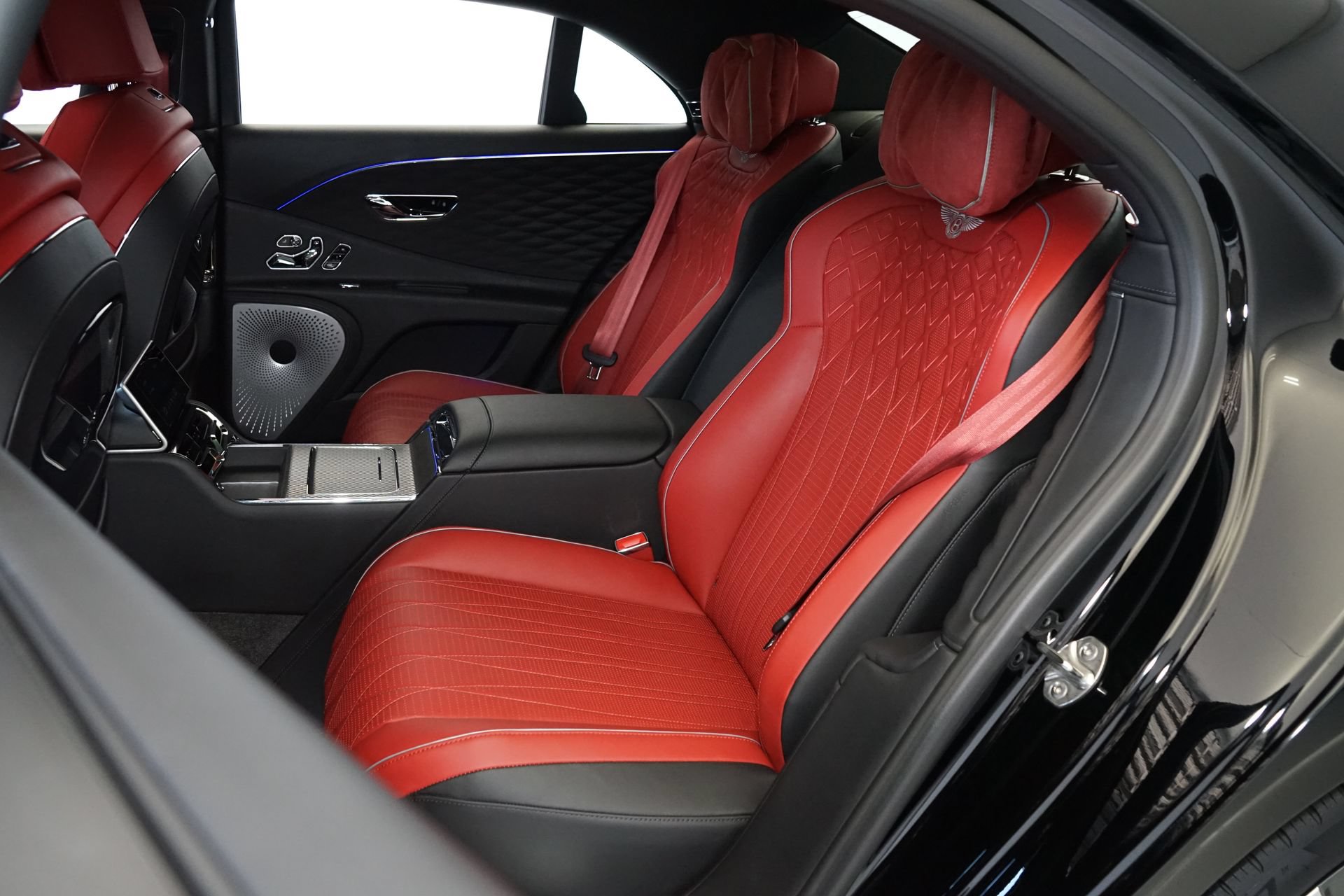 Used 2022 Bentley Flying Spur Plug-In Hybrid AWD/4WD image 24
