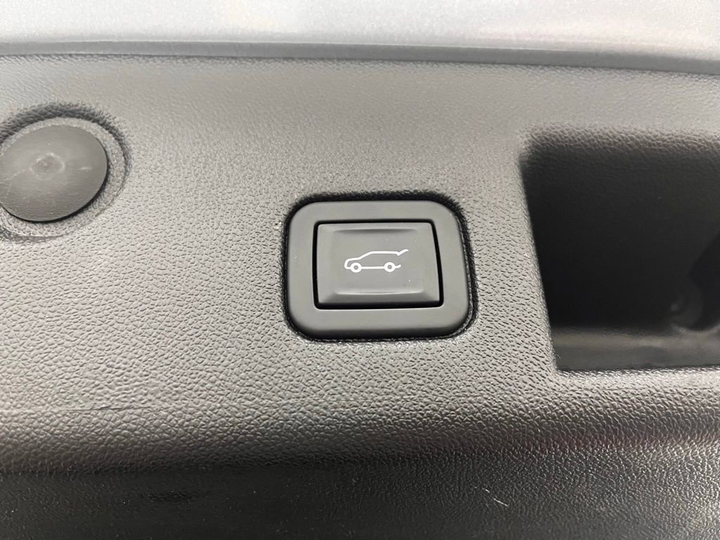 Used 2024 Chevrolet Equinox Premier image 12