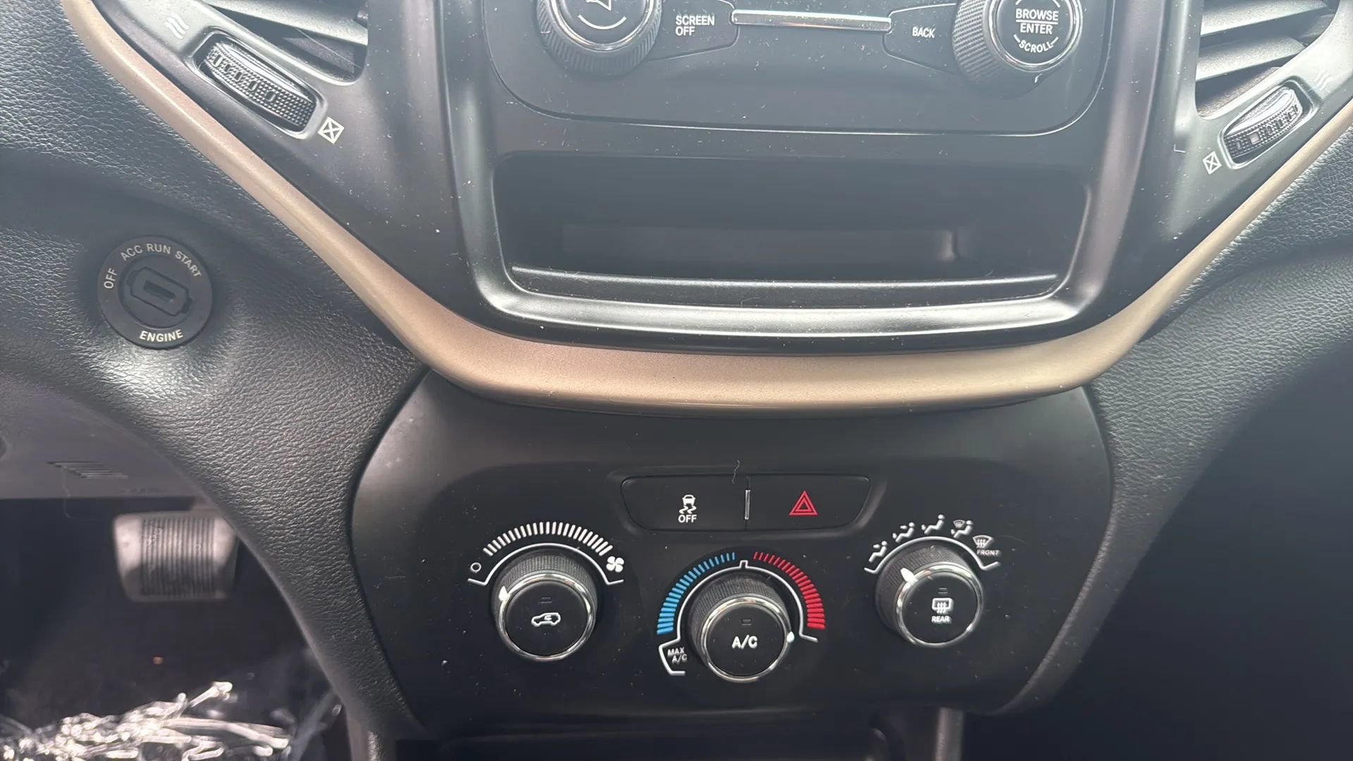 Used 2014 Jeep Cherokee Sport image 23