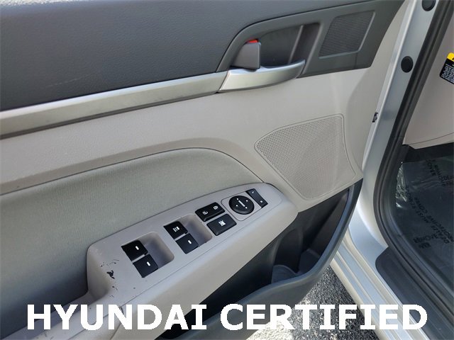 Used 2017 Hyundai Elantra SE image 17