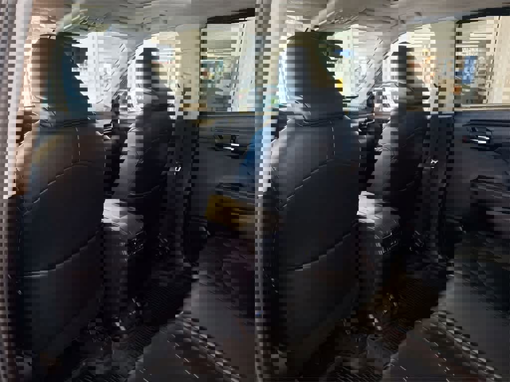 Used 2022 Toyota Highlander XLE image 19