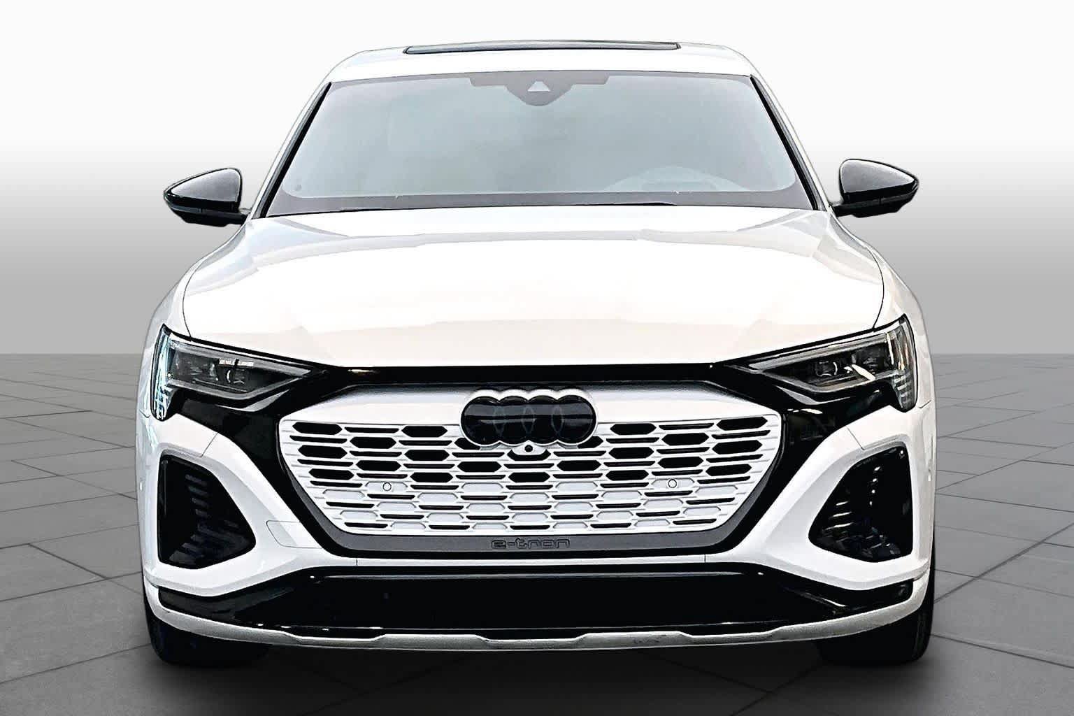 Used 2024 Audi Q8 e-tron Prestige AWD/4WD image 3