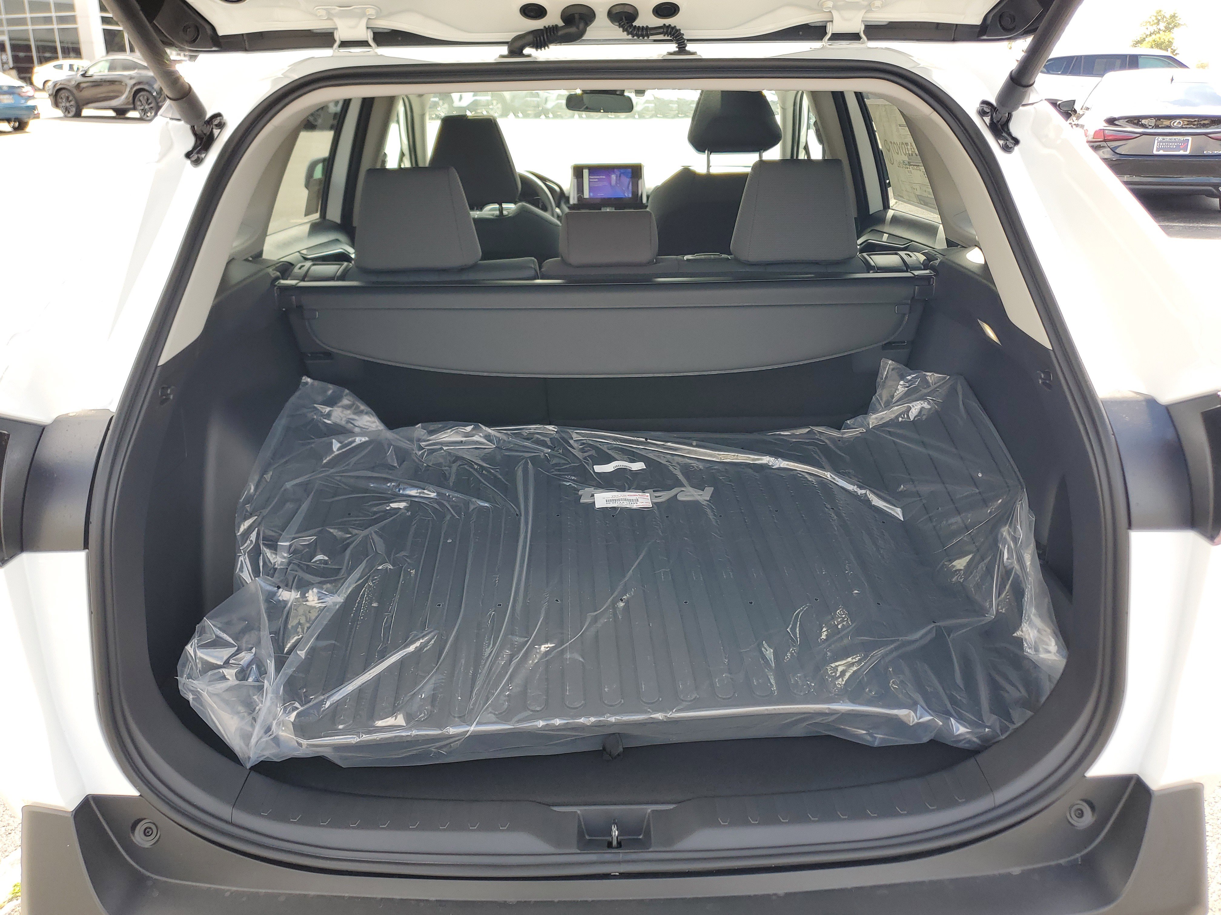 Used 2025 Toyota RAV4 XLE image 9