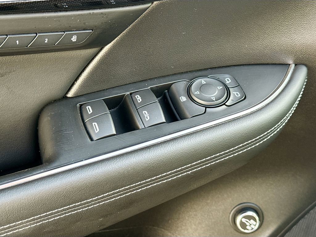 Used 2023 Buick Envision Essence w/ Sport Touring Package image 17