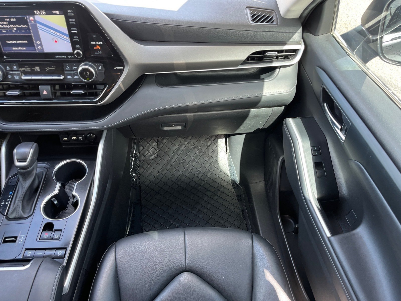 Used 2021 Toyota Highlander XLE FWD image 15