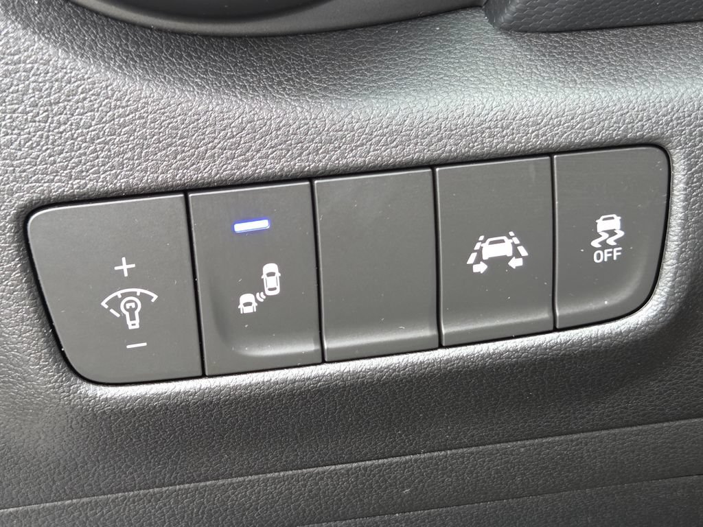 Used 2020 Hyundai Kona SEL Plus AWD/4WD image 16