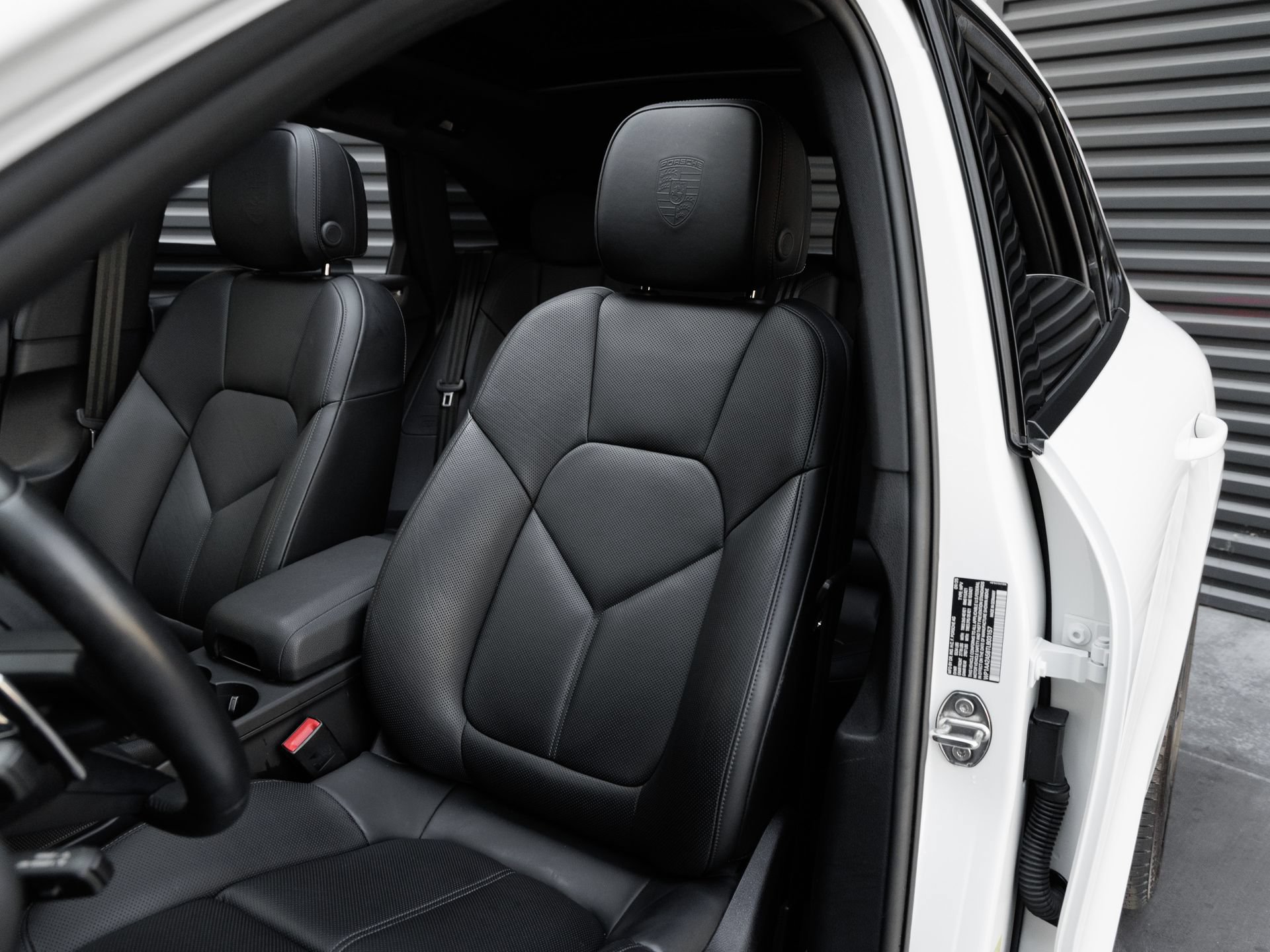 Certified 2026 Porsche Macan AWD/4WD image 5