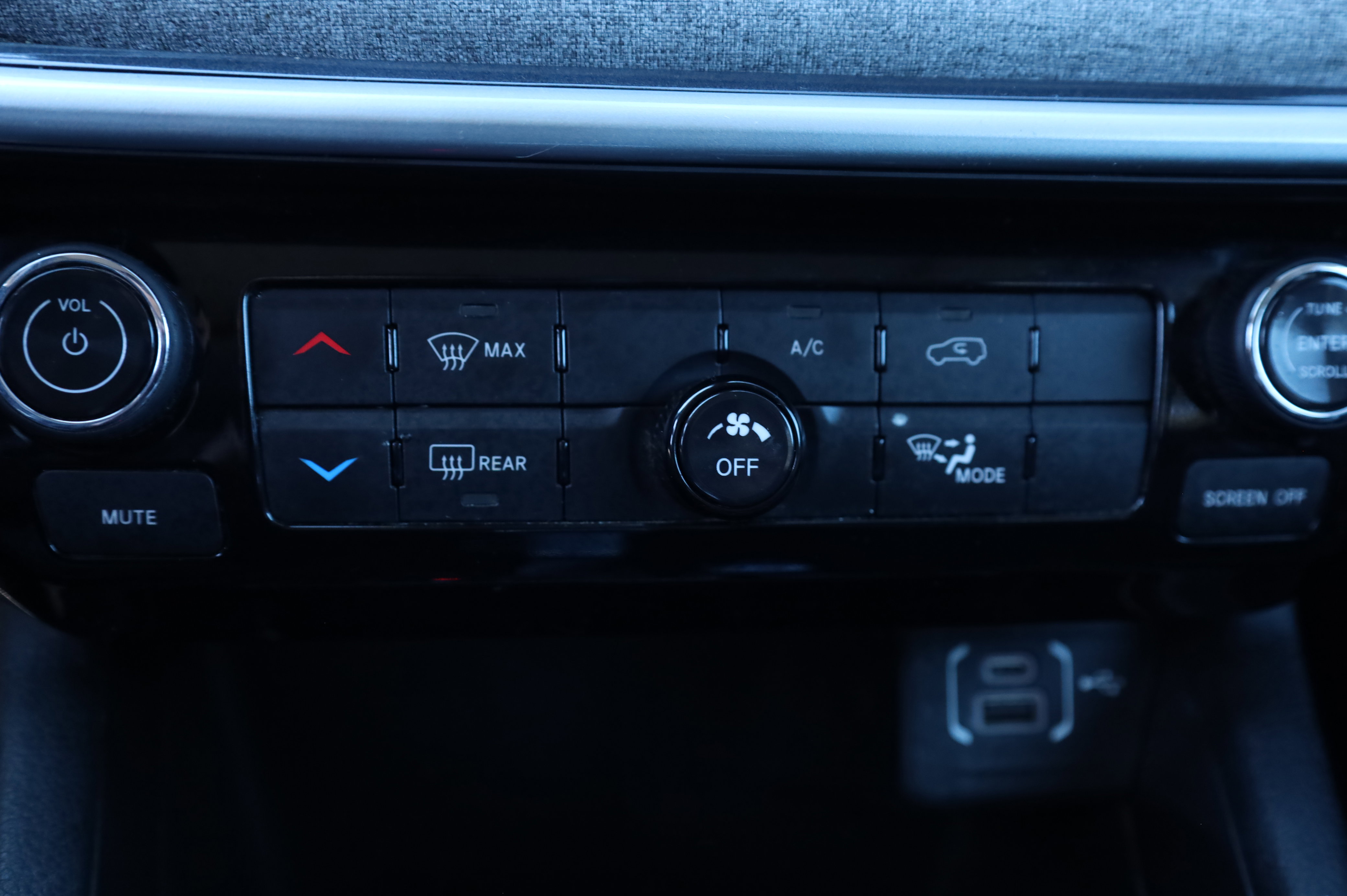 Used 2022 Jeep Compass Latitude w/ Sun and Sound Group image 11