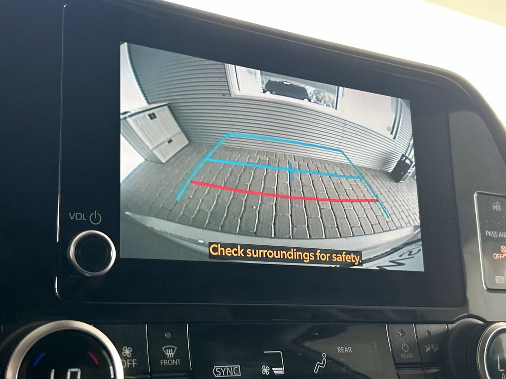 Used 2023 Toyota Highlander LE FWD image 22