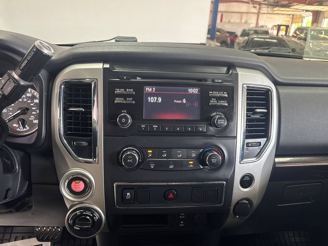 Used 2018 Nissan Titan SV AWD/4WD image 12