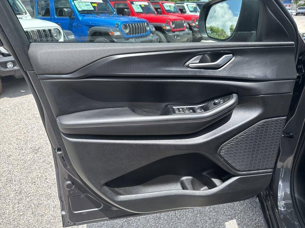 Certified 2024 Jeep Grand Cherokee L Laredo w/ Luxury Tech Group I image 6