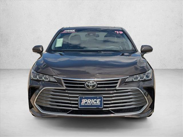 Used 2019 Toyota Avalon XLE w/ Moonroof Package image 2