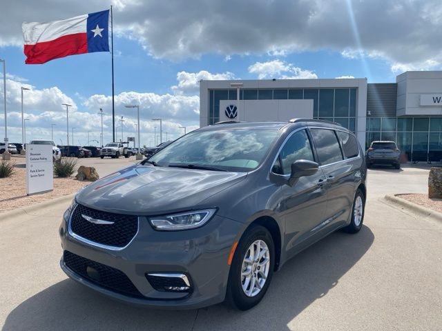 Used 2022 Chrysler Pacifica Touring-L image 1