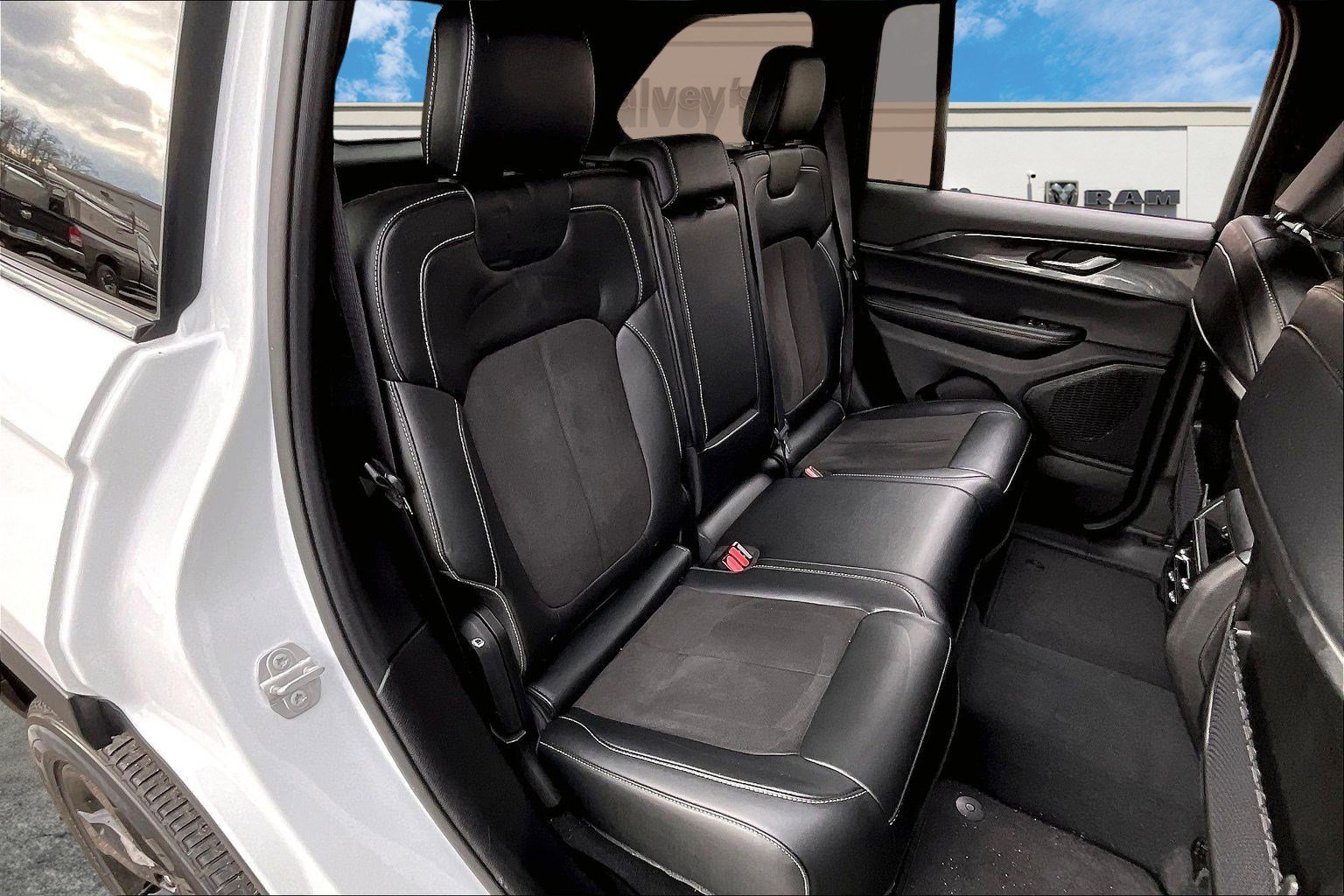 Certified 2023 Jeep Grand Cherokee Altitude image 24