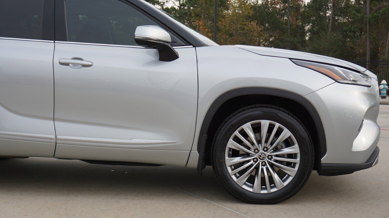 Used 2023 Toyota Highlander Platinum image 9