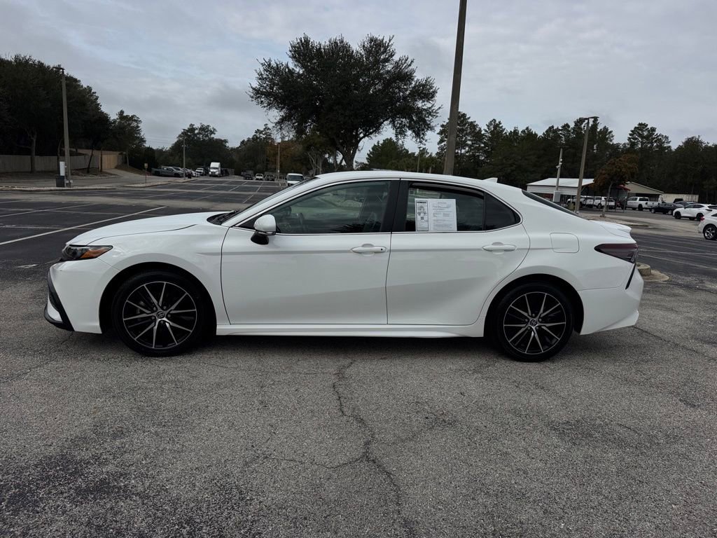 Used 2024 Toyota Camry SE image 4