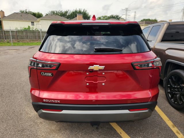 Used 2026 Chevrolet Equinox LT w/ Safety and Technology Package FWD image 4