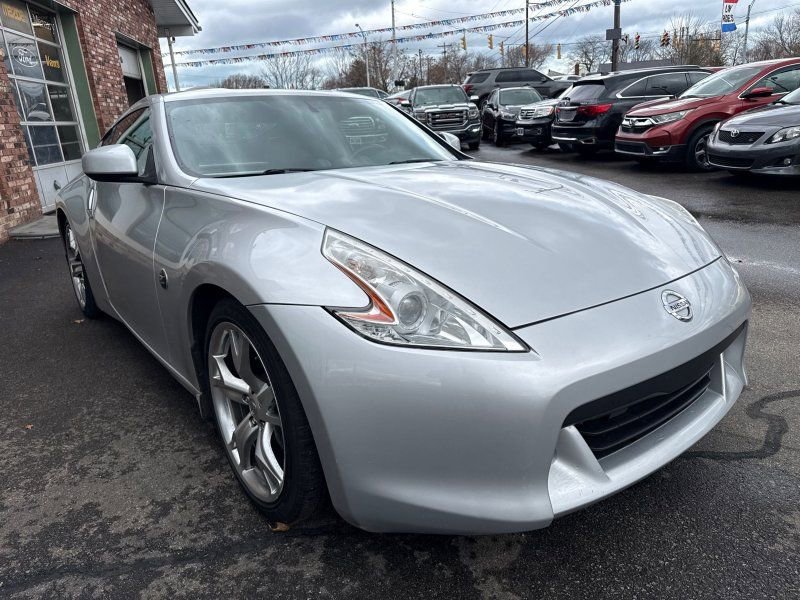 Used 2009 Nissan 370Z Touring w/ Sport Pkg image 3