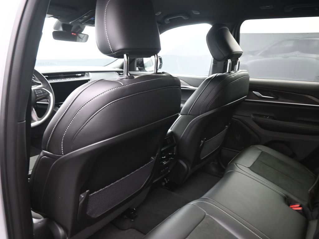 New 2026 Jeep Grand Cherokee Altitude image 2