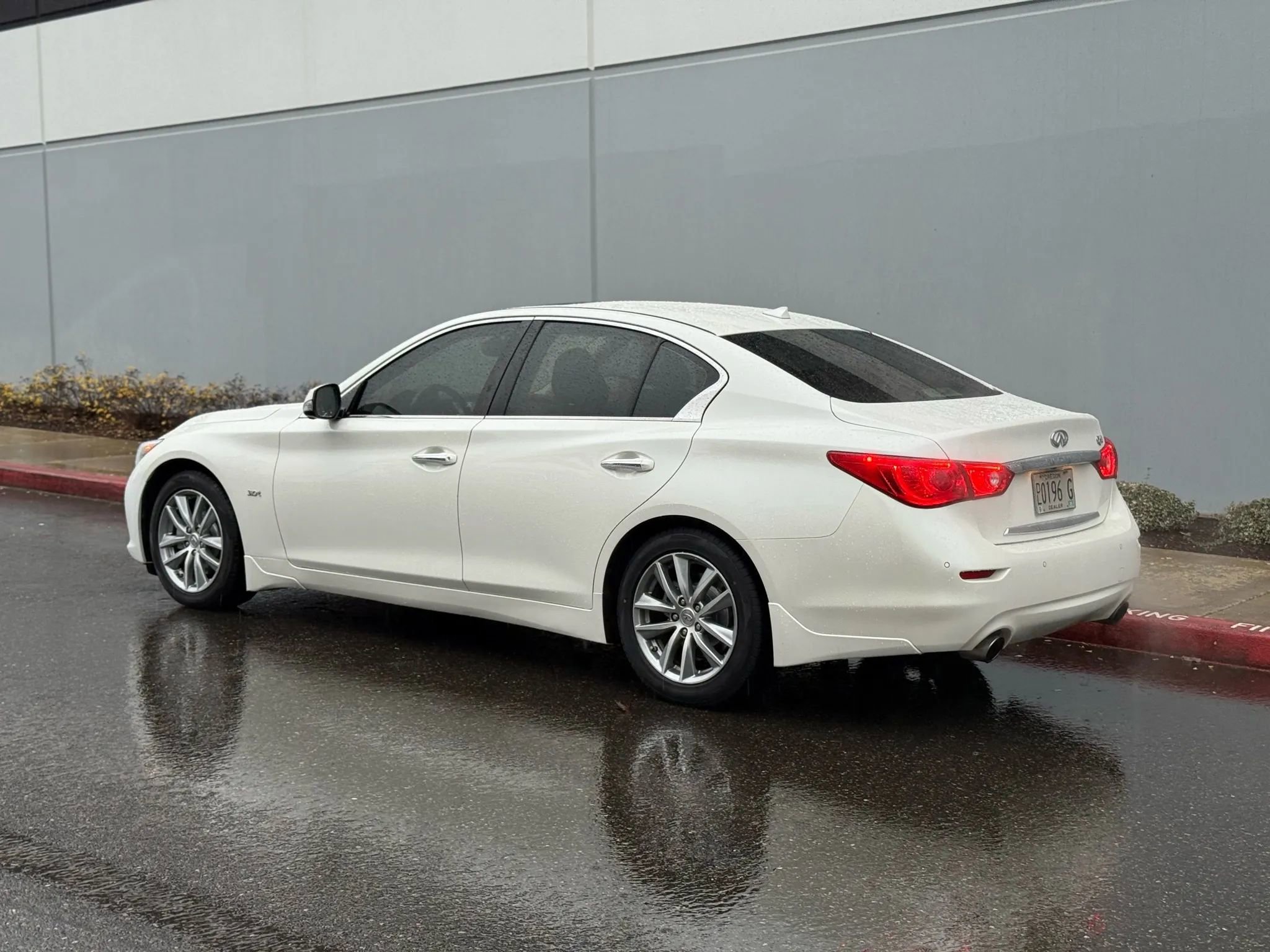 Used 2016 INFINITI Q50 3.0t Premium w/ Driver Assistance Package image 3