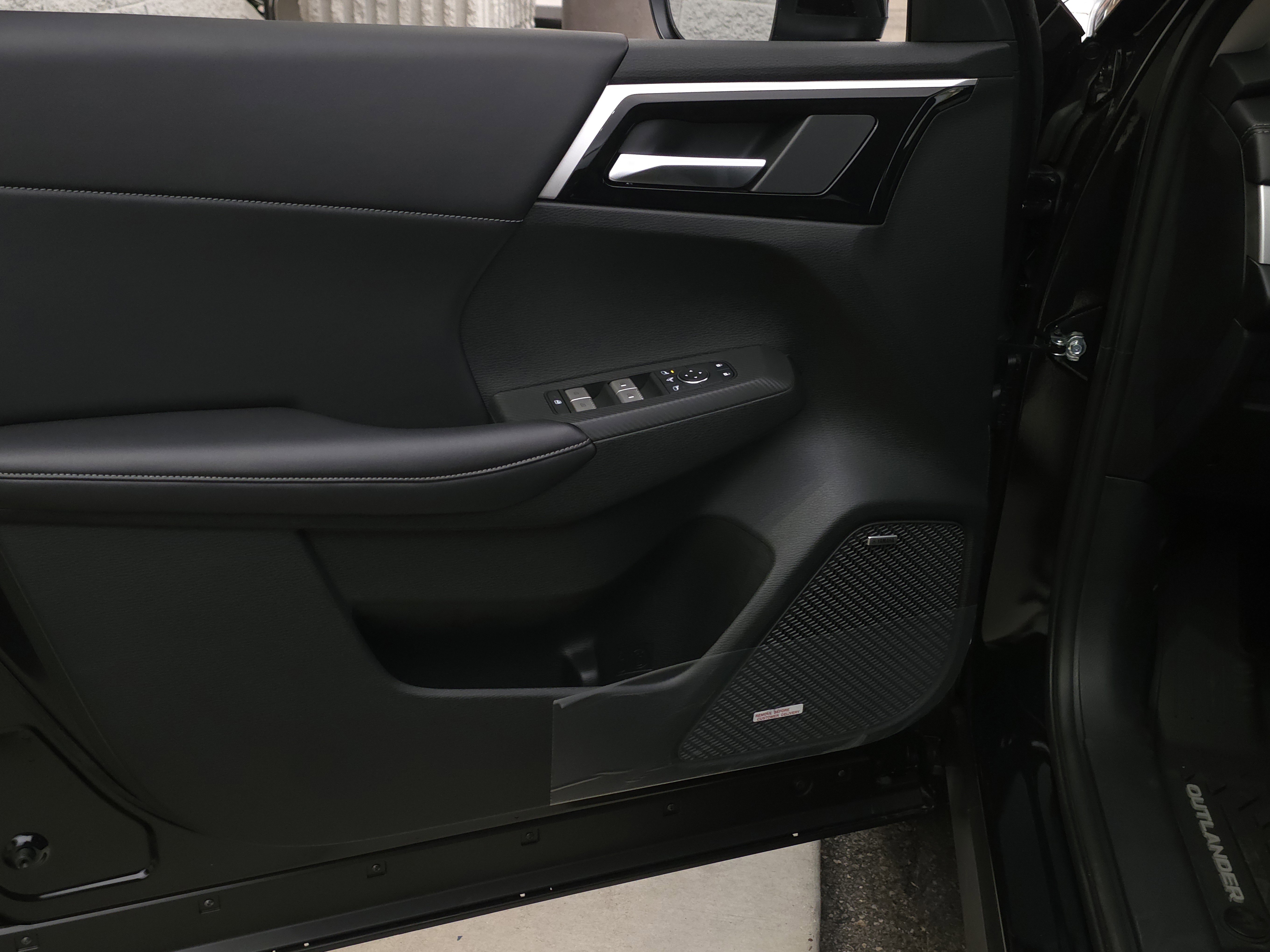 New 2025 Mitsubishi Outlander SE image 7