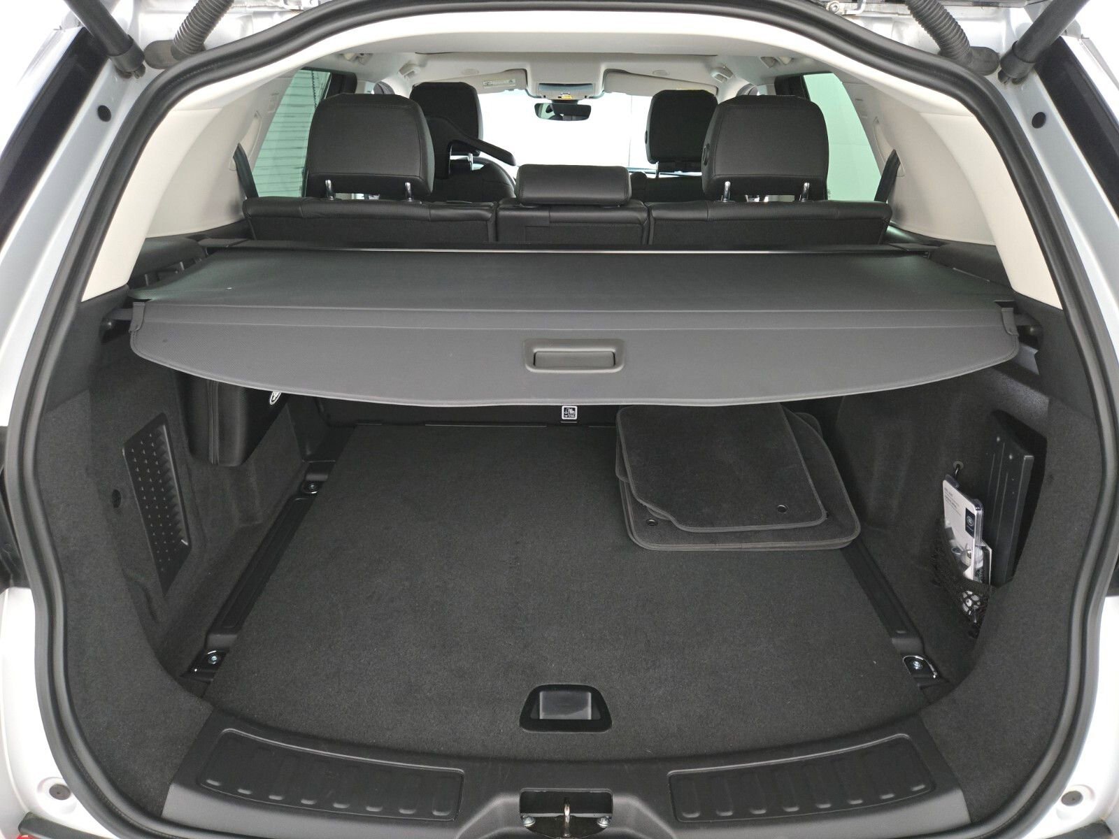 Used 2023 Land Rover Discovery Sport SE AWD/4WD image 15