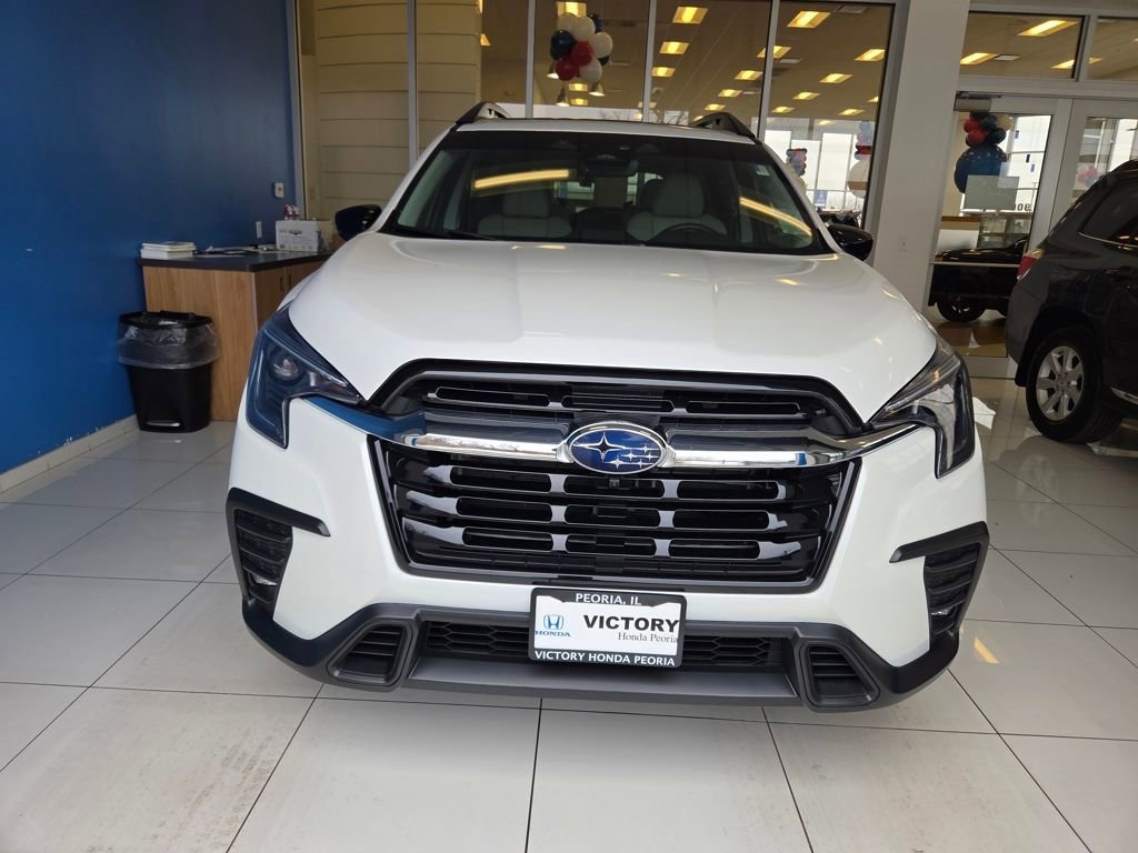 Used 2024 Subaru Ascent Limited w/ Technology Package image 2
