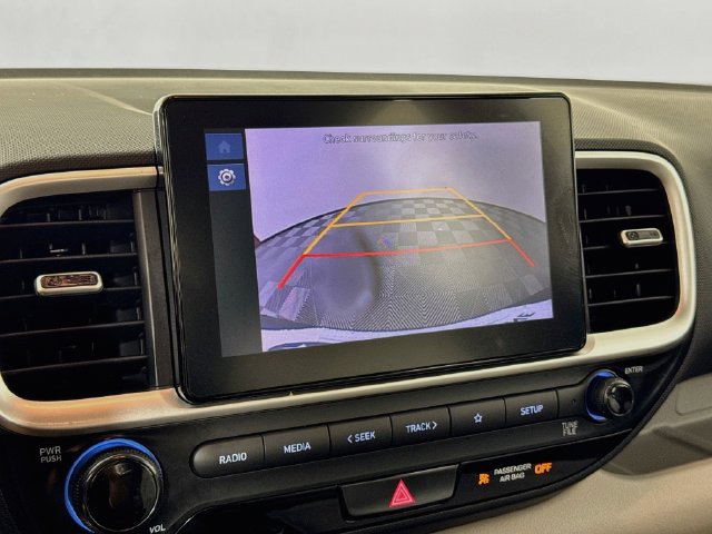 Certified 2025 Hyundai Venue SEL FWD image 22