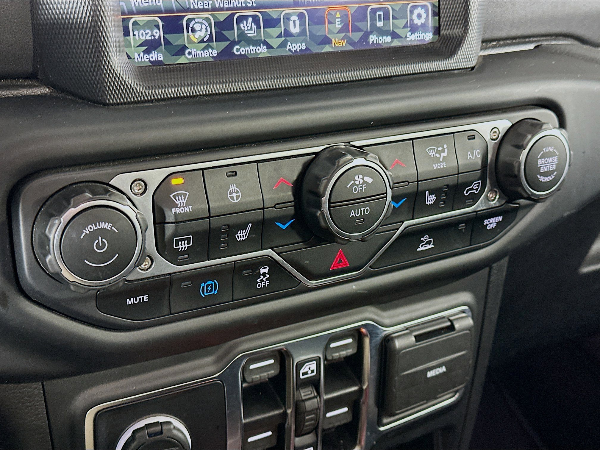 Used 2022 Jeep Wrangler Sahara w/ Cold Weather Group image 24