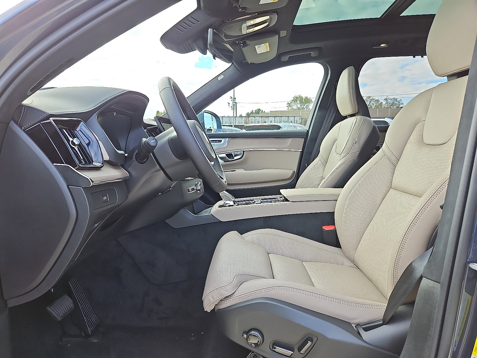 New 2026 Volvo XC90 B6 Ultra w/ Lounge Package image 11