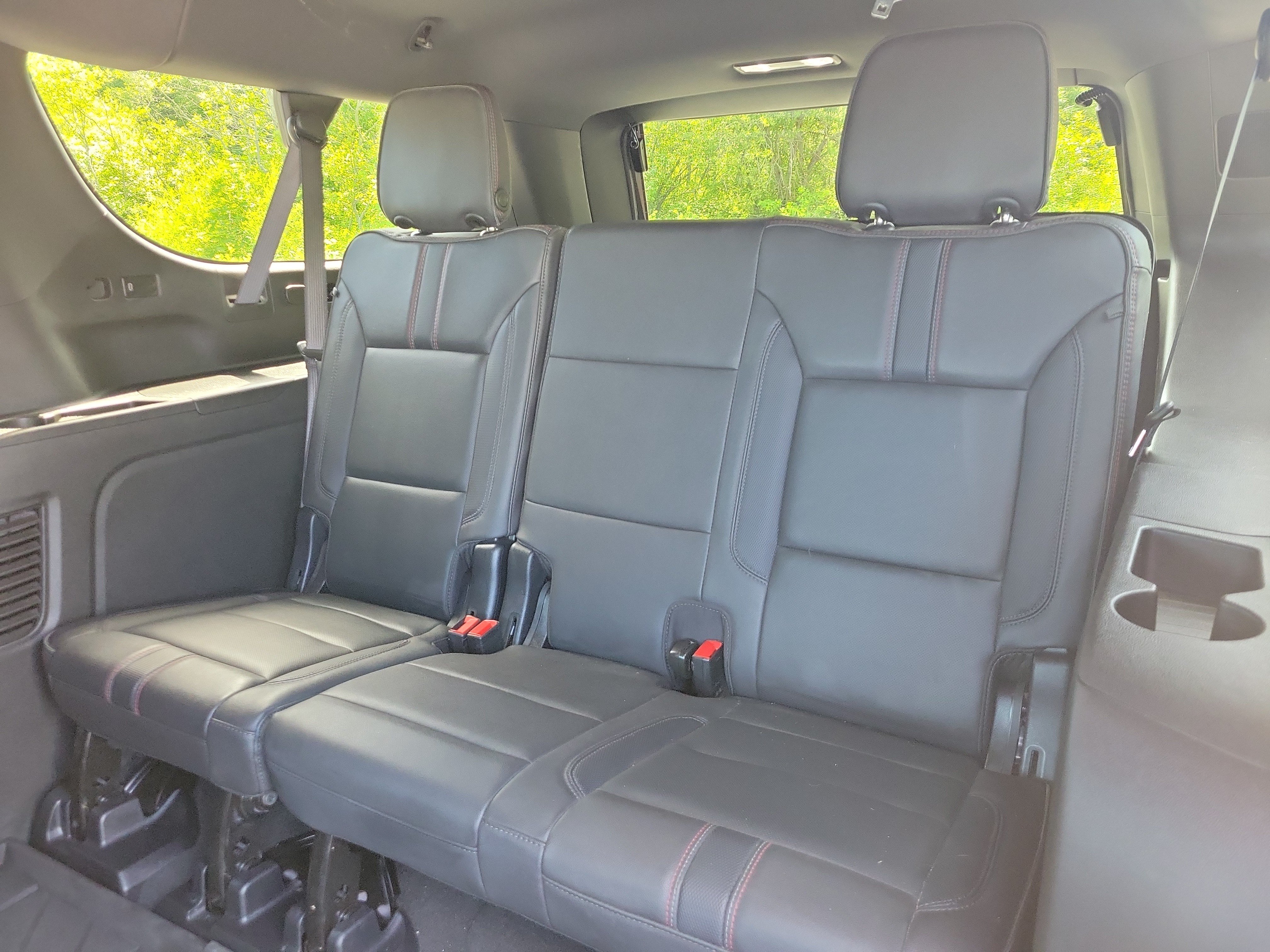 Used 2025 Chevrolet Suburban RST w/ Comfort Package AWD/4WD image 17