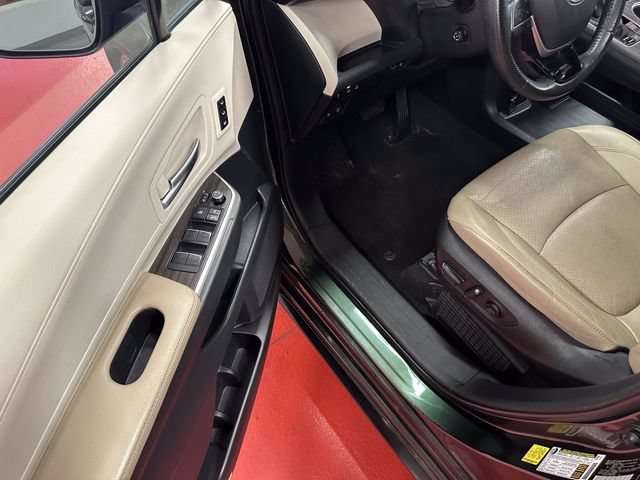 Certified 2023 Toyota Sienna Limited AWD/4WD image 9